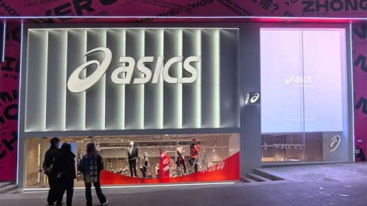 智彩LED顯示屏助力ASICS亞瑟士重慶大融城店“龍”重登場！