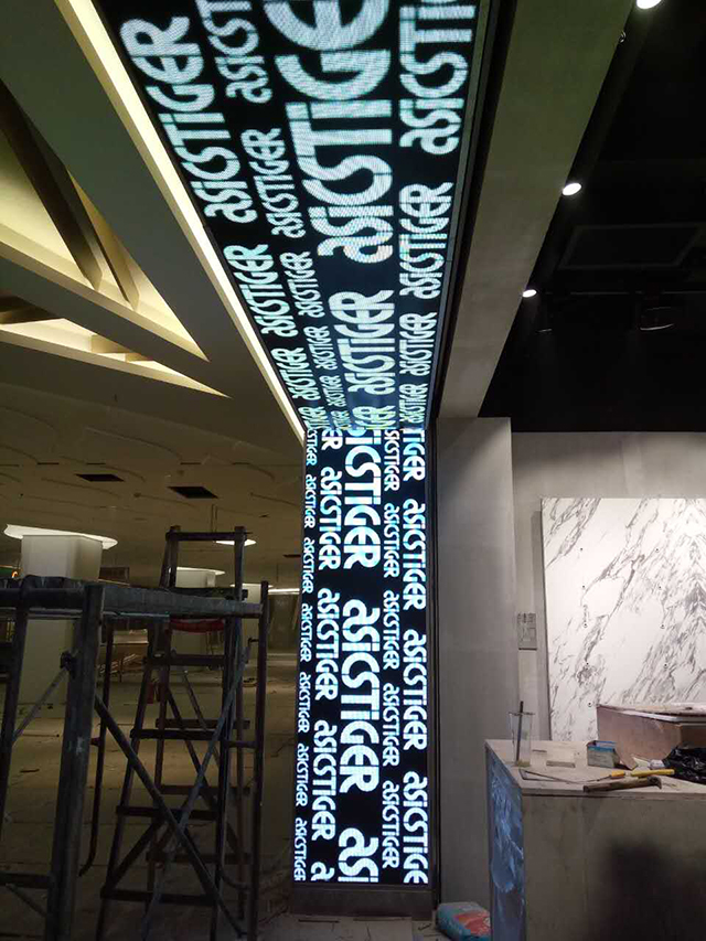 浙江杭州國大城市廣場室內(nèi)LED顯示屏由上海智彩科技設(shè)計、安裝